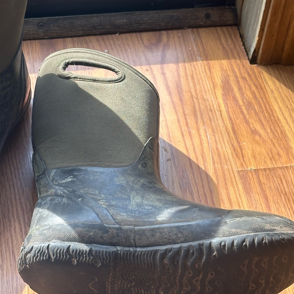 Bogs Kids' Black and Olive Rain Boots - Picture 6 of 11